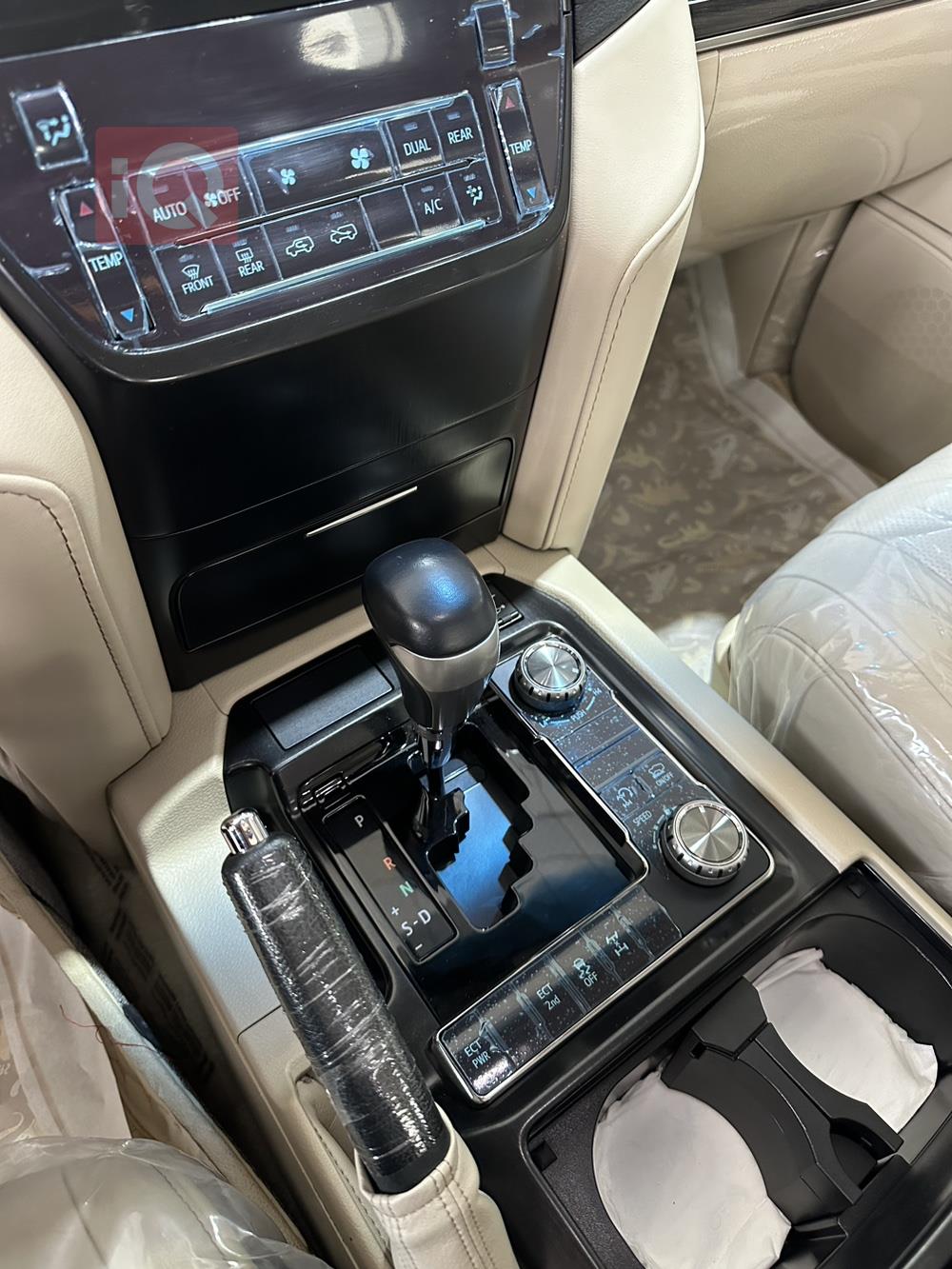 تۆیۆتا لاند کروزەر